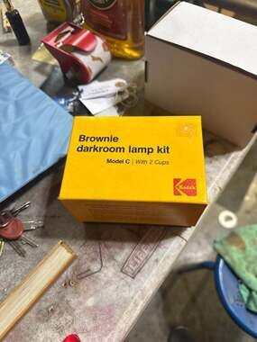 BROWNIE DARKROOM LAMP KIT MODEL C W/ 2 CUPS IN ORIGINAL BOX